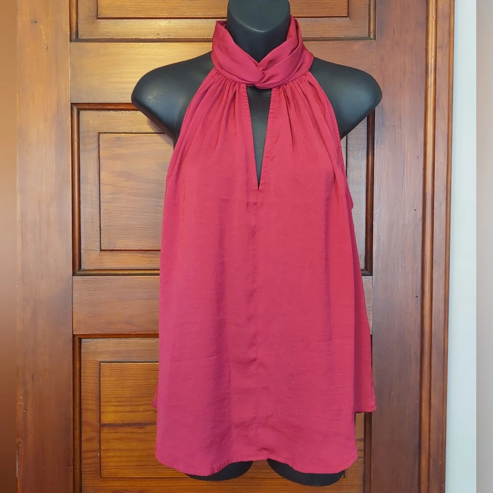 Halter top - Picture 1 of 3
